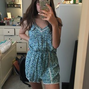 HOLLISTER FLORAL ROMPER